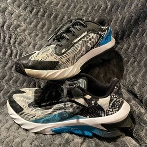 Boys Under Armour tennis shoes